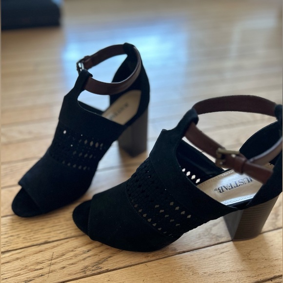 Justfab Renee black with brown straps sandals & peep toe - Picture 9 of 11